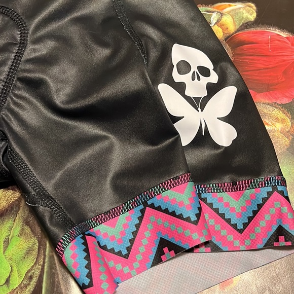 ππ²β’ ππ
π Betty Designs x BADDIE VIBESππ
π - Picture 8 of 16